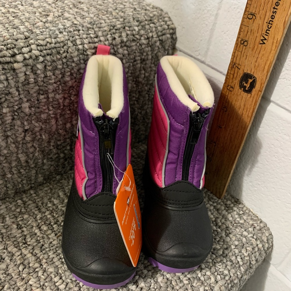 Infant size 9 winter boots Arctic Shield brand. New with tags